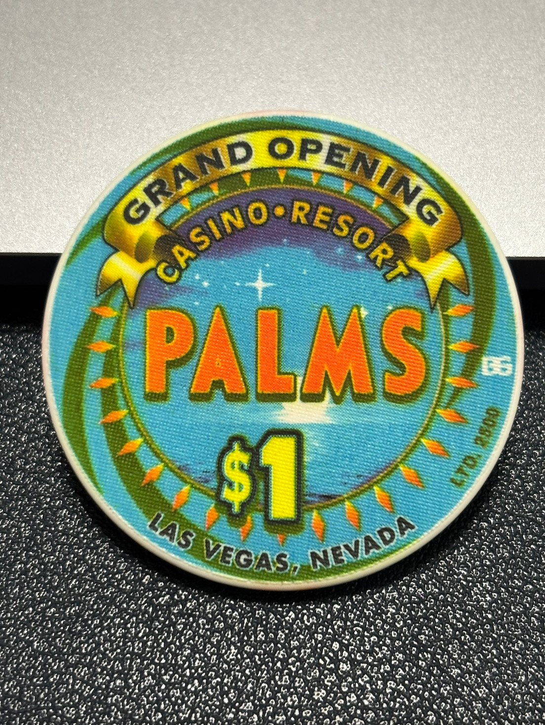 (UNCIRCULATED) $1 PALMS CASINO CHIP POKER CHIP GRAND OPENING LTD LE