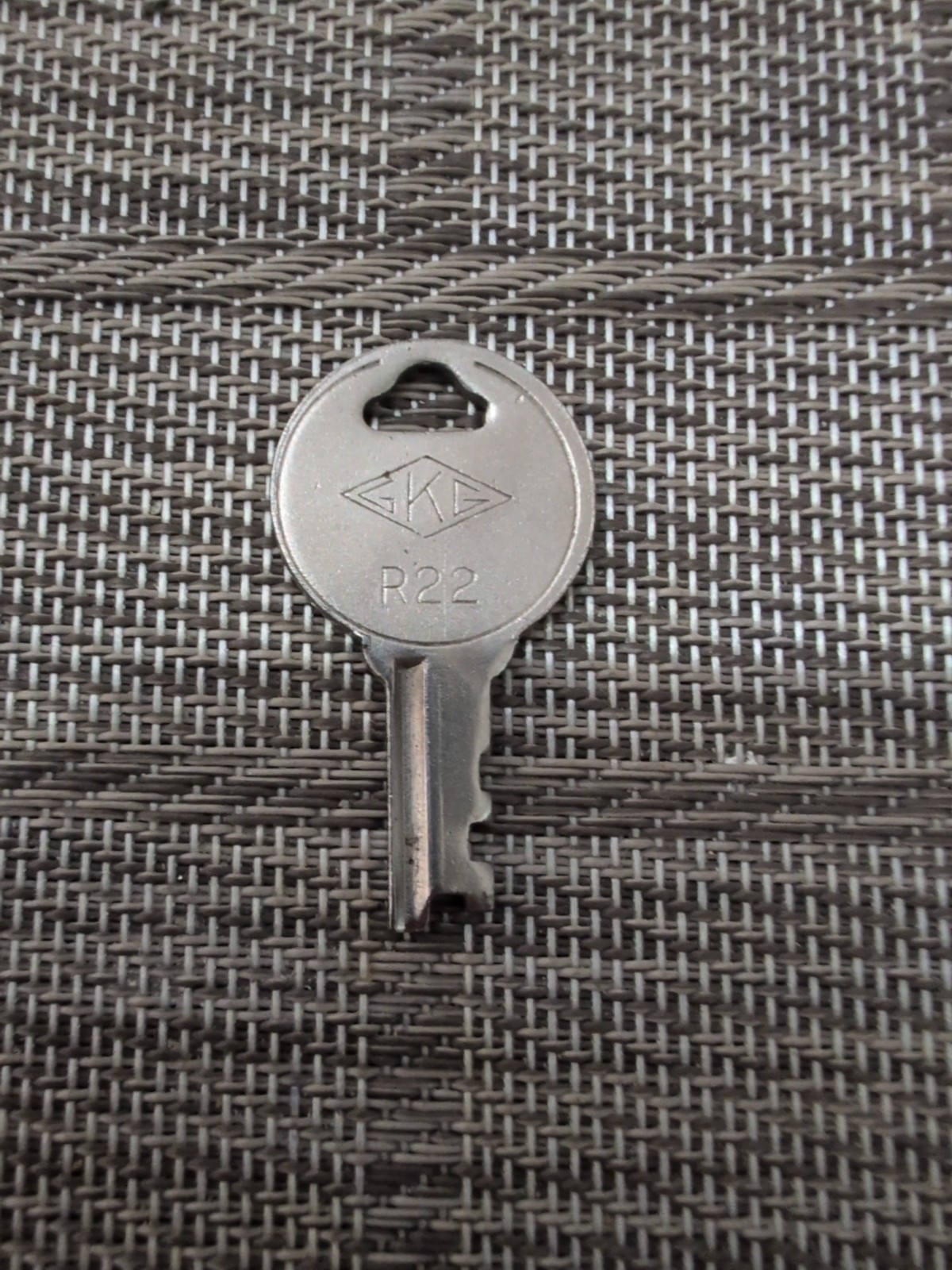 Vintage GKG R-22 Luggage Key