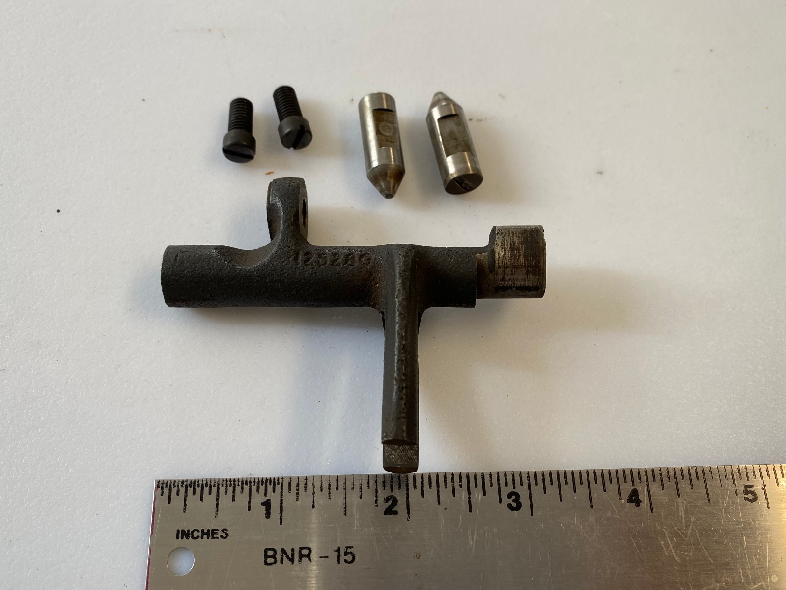 Singer 15 Sewing Machine Part (1954) – Oscillating Rock Shaft