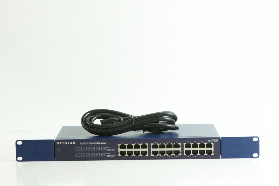Netgear JFS524 24-port 10/100 Switch k215
