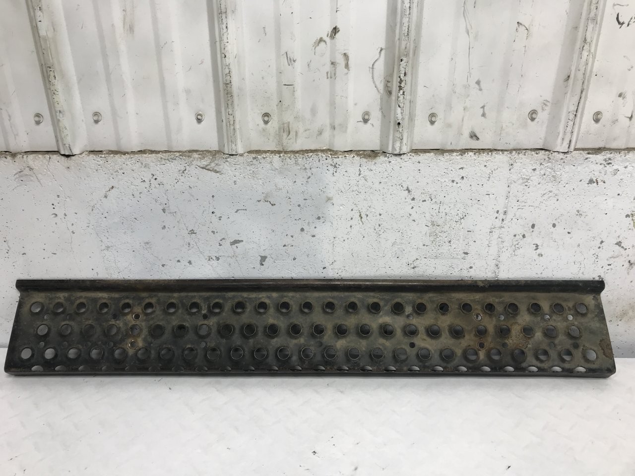 International 8100 Step (Frame, Fuel Tank, Faring) - Used