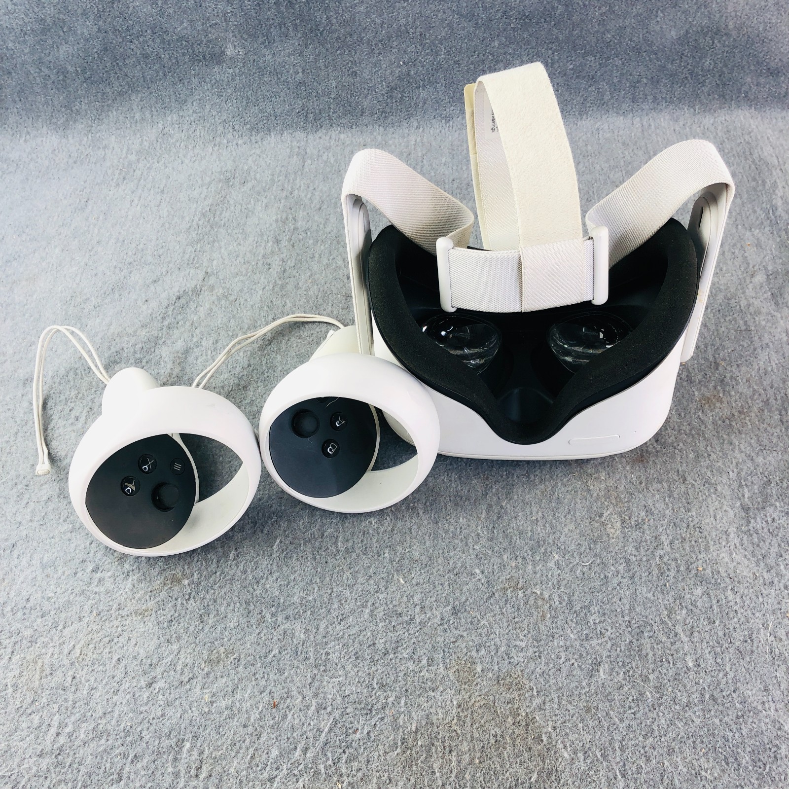 OCULUS QUEST 2 *NO CHARGER* with Controllers ~ Tested Working Condition