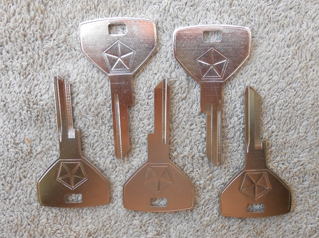 5 NEW CHRYSLER Logo  Key Blanks