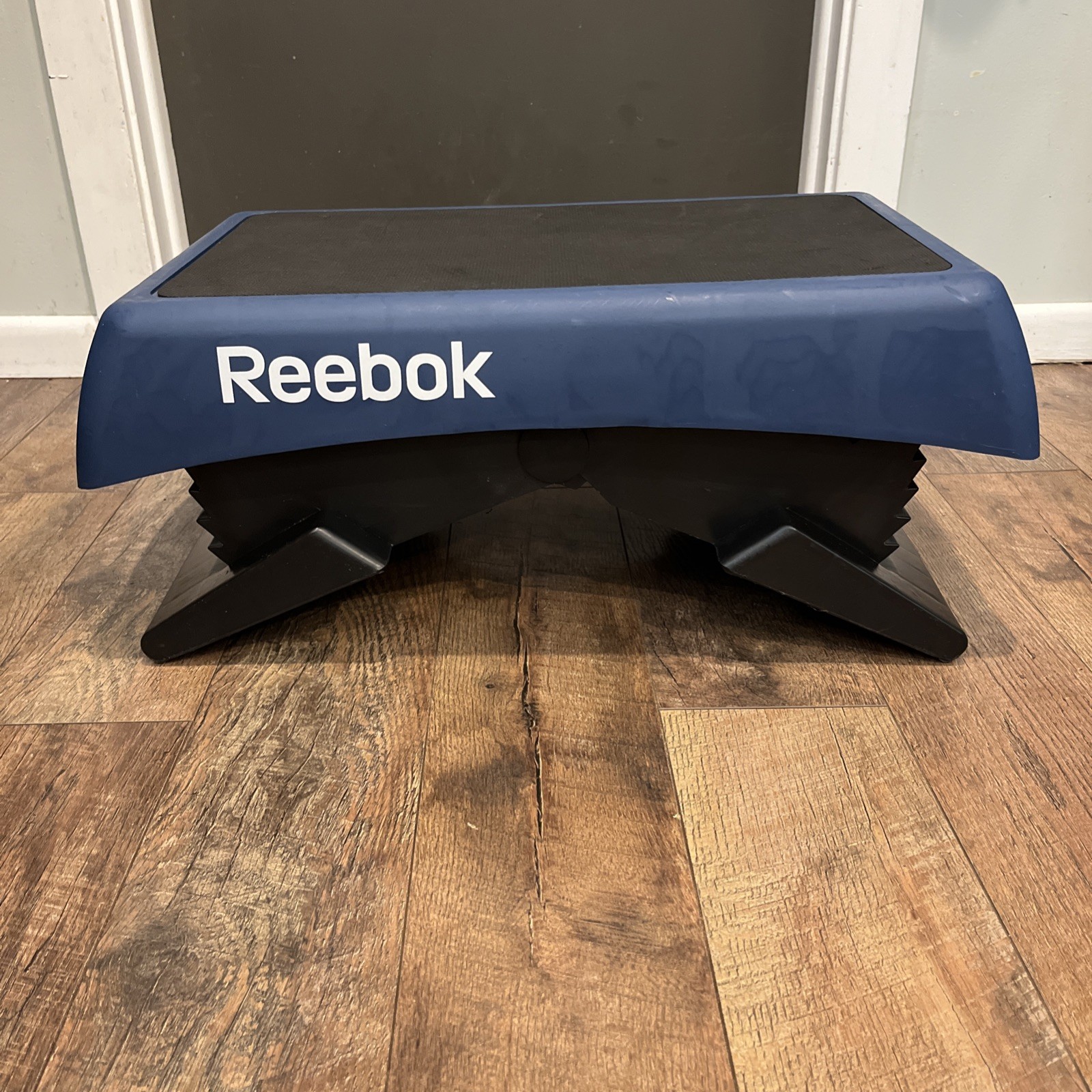 Reebok Professional Aerobic Step Platform 5 Level Adjustable Blue Stepper Bench