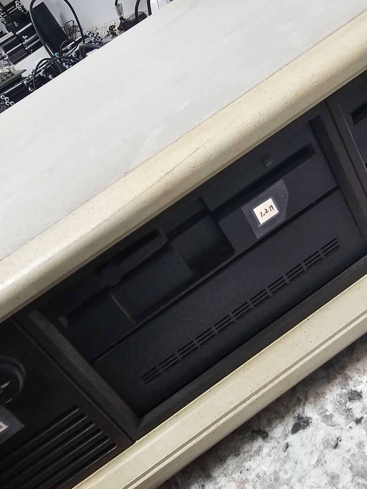 Vintage Compaq Deskpro 286 AT PC Computer Complete w/Drives & Cards Powers/Posts