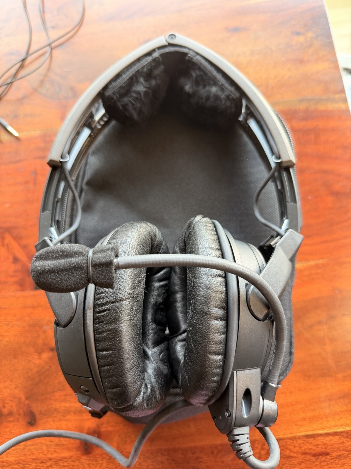 Bose A20 Aviation Headset XLR Panel Powered with Case - Good Condition