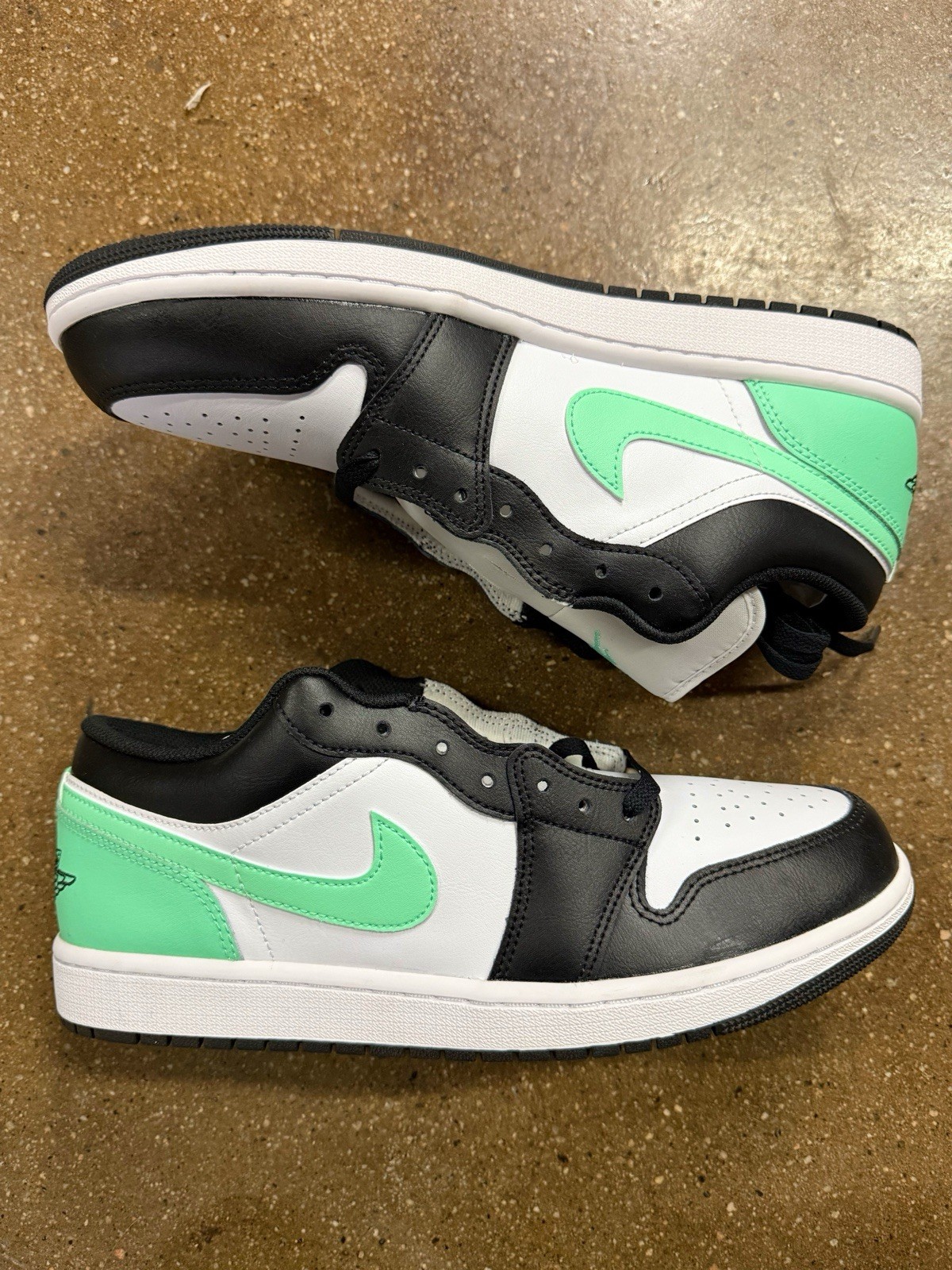 Nike Air Jordan 1 Low Green Glow Mens Size 11