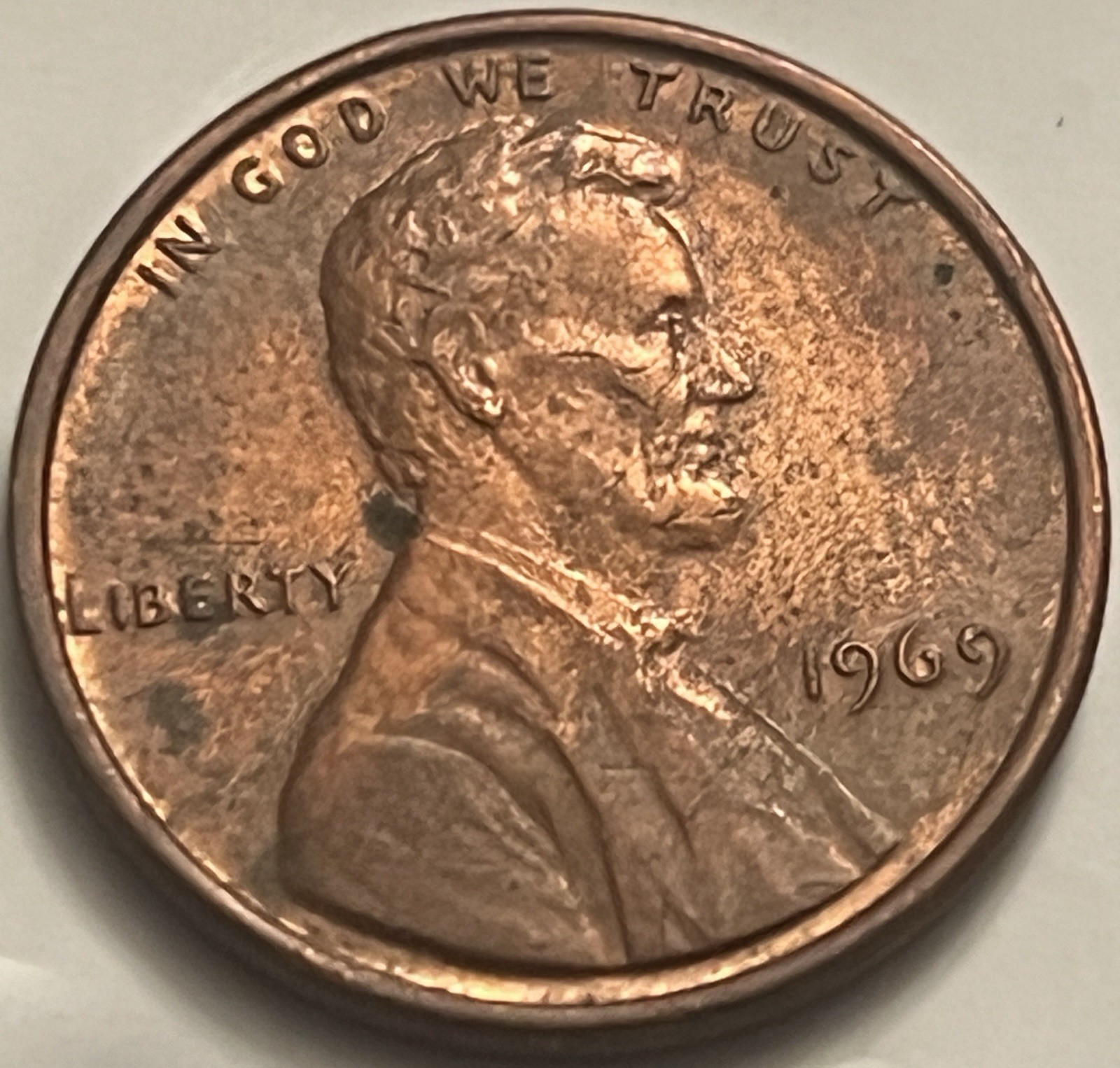 1969 Lincoln Memorial Cent — Red Luster — BN643