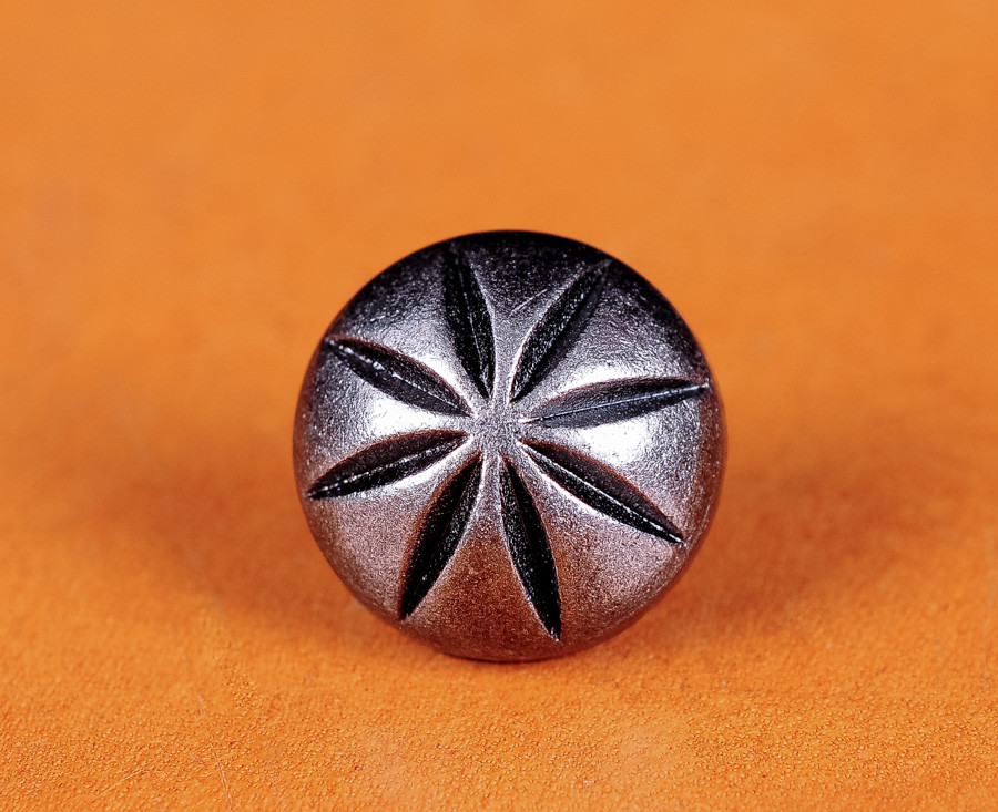 30pc HANDMADE LEATHER CRAFT FLORAL ENGRAVED SLIVER CONCHOS RIVET STUD RIVETBACK