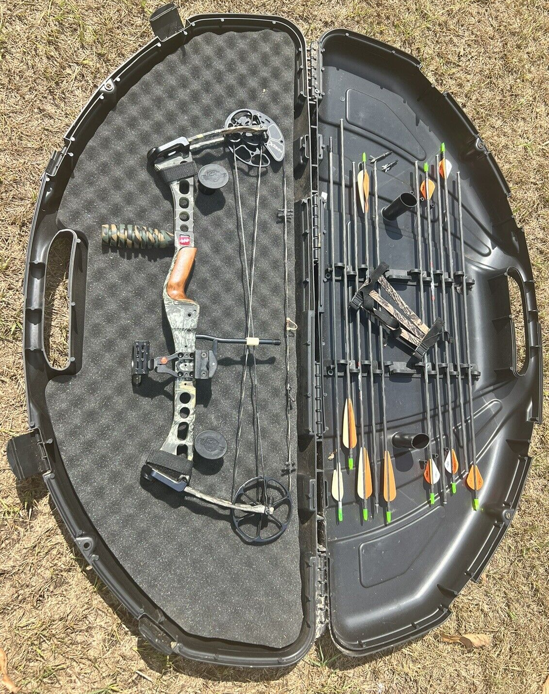 Used PSE compound bow right hand with case & more