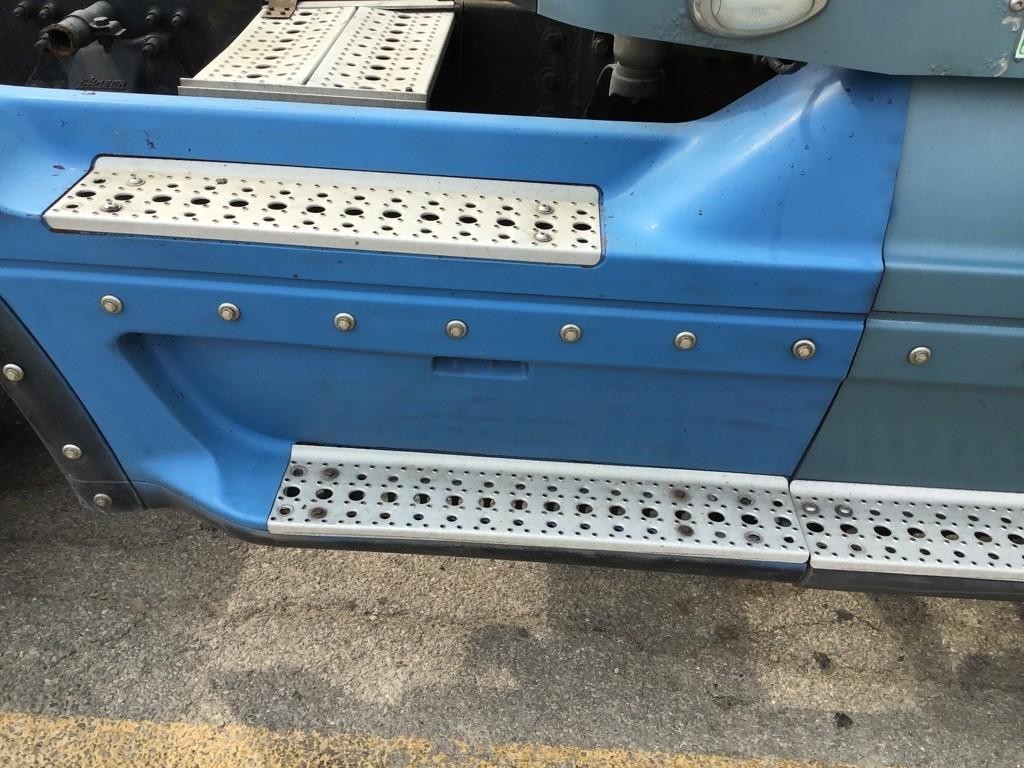 For 2003 FREIGHTLINER CENTURY 120 SIDE FAIRING Right ,  OH