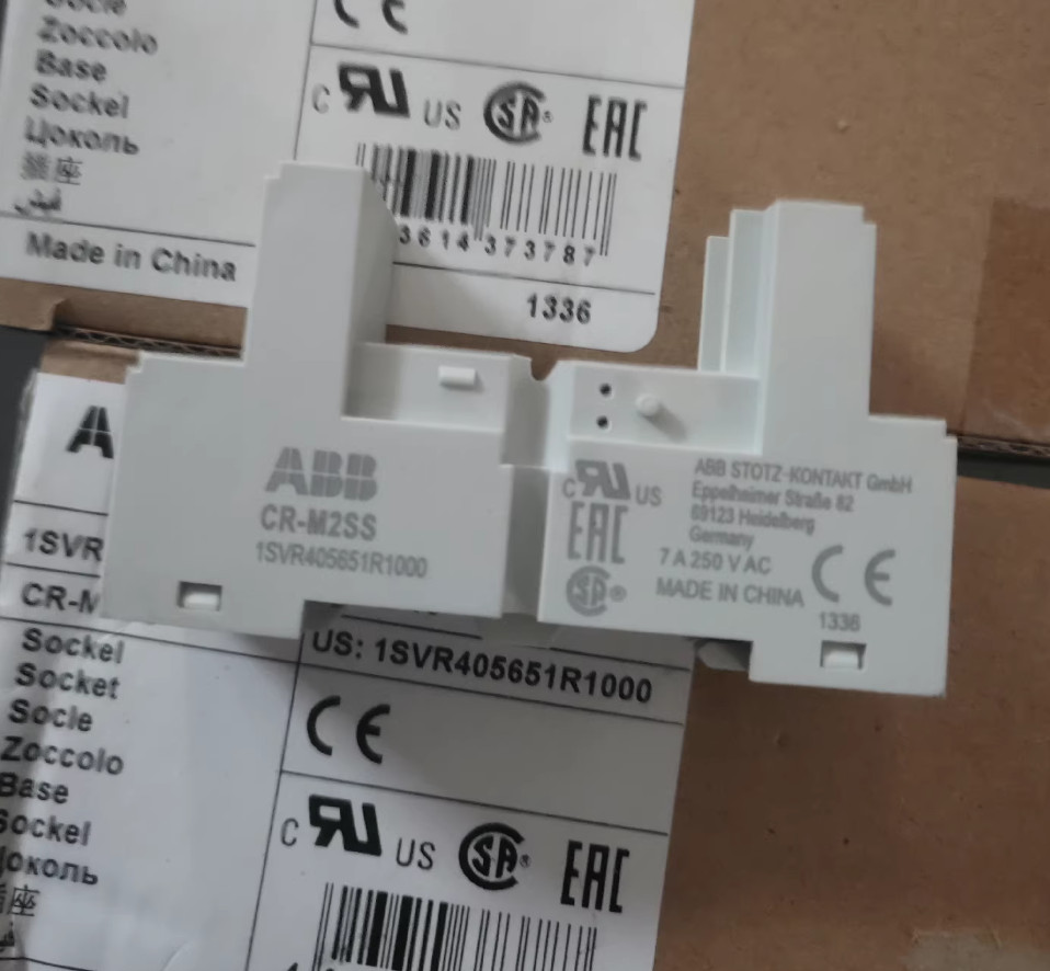 1PC NEW ABB Relay base CR-M2SS #LL