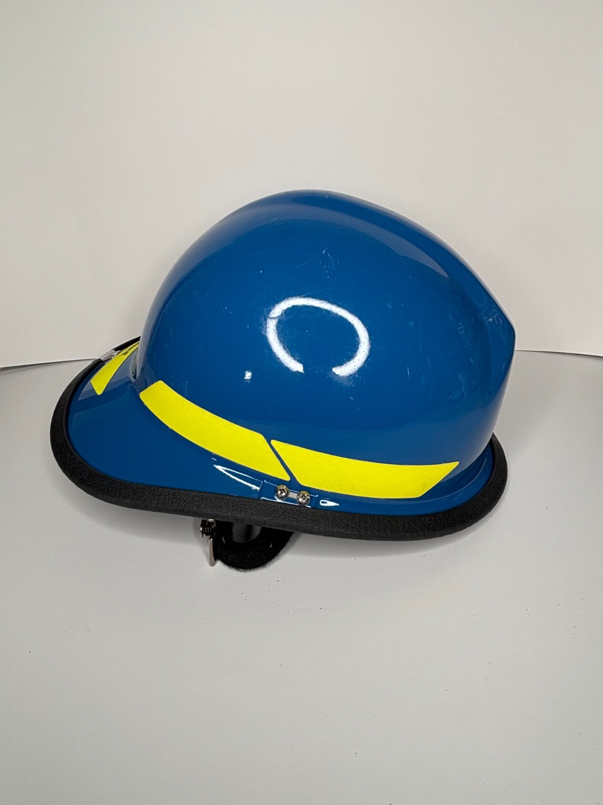BULLARD MODERN STYLE FIRE HELMET FIREDOME FX SERIES. CLEAN AND DECONTAMINATED