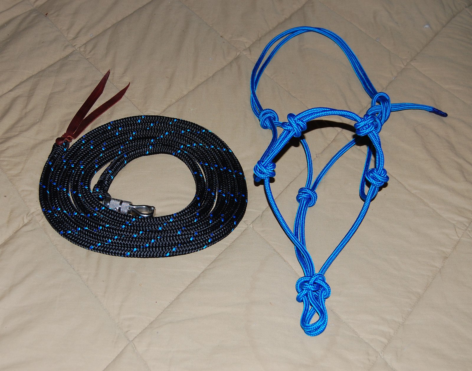 STIFF 4-KNOT HALTER & 14' LEAD ROPE W/TWIST SNAP FOR PARELLI TRAINING METHOD