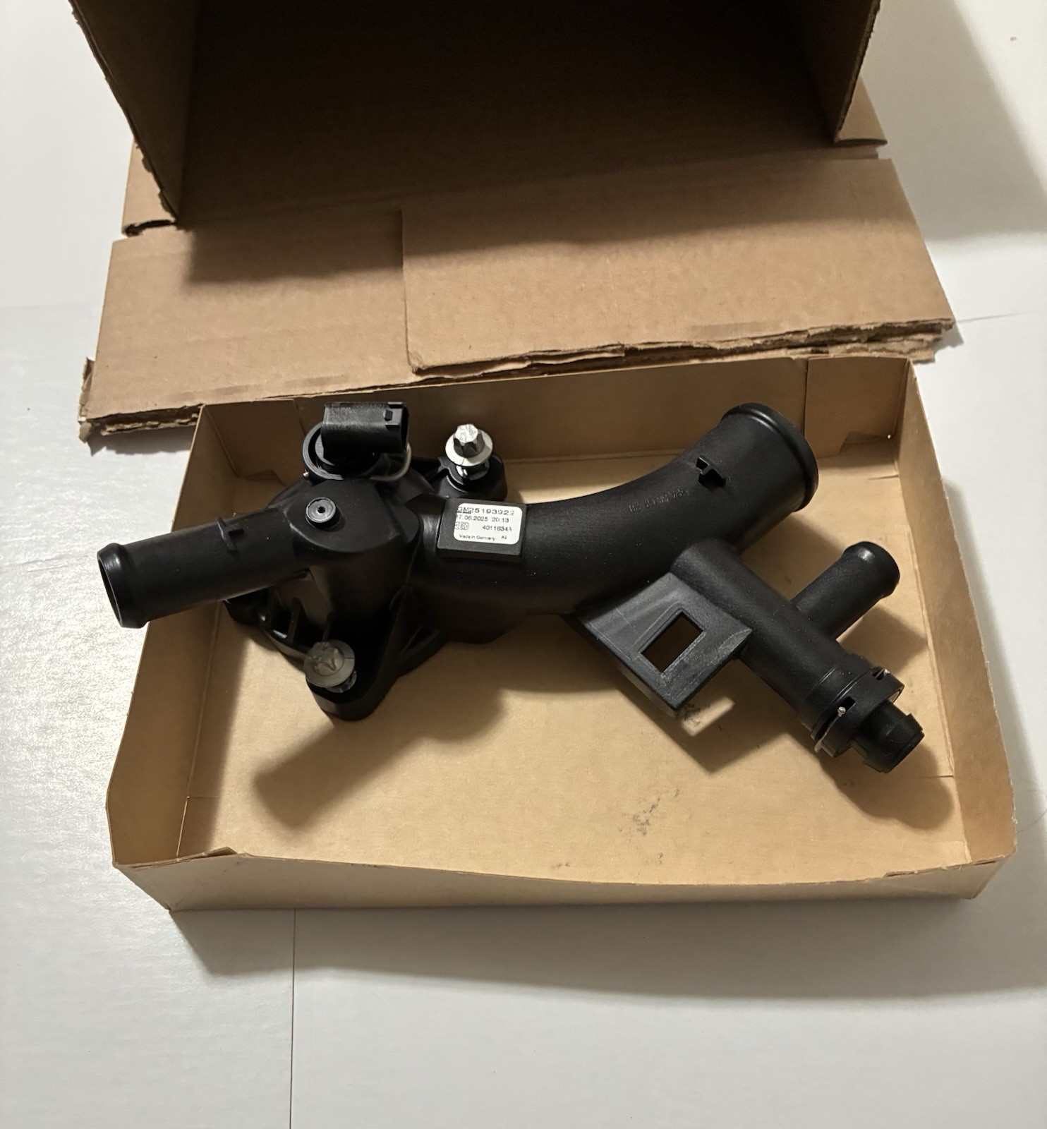 Genuine GM Engine Coolant Water Outlet 25193922