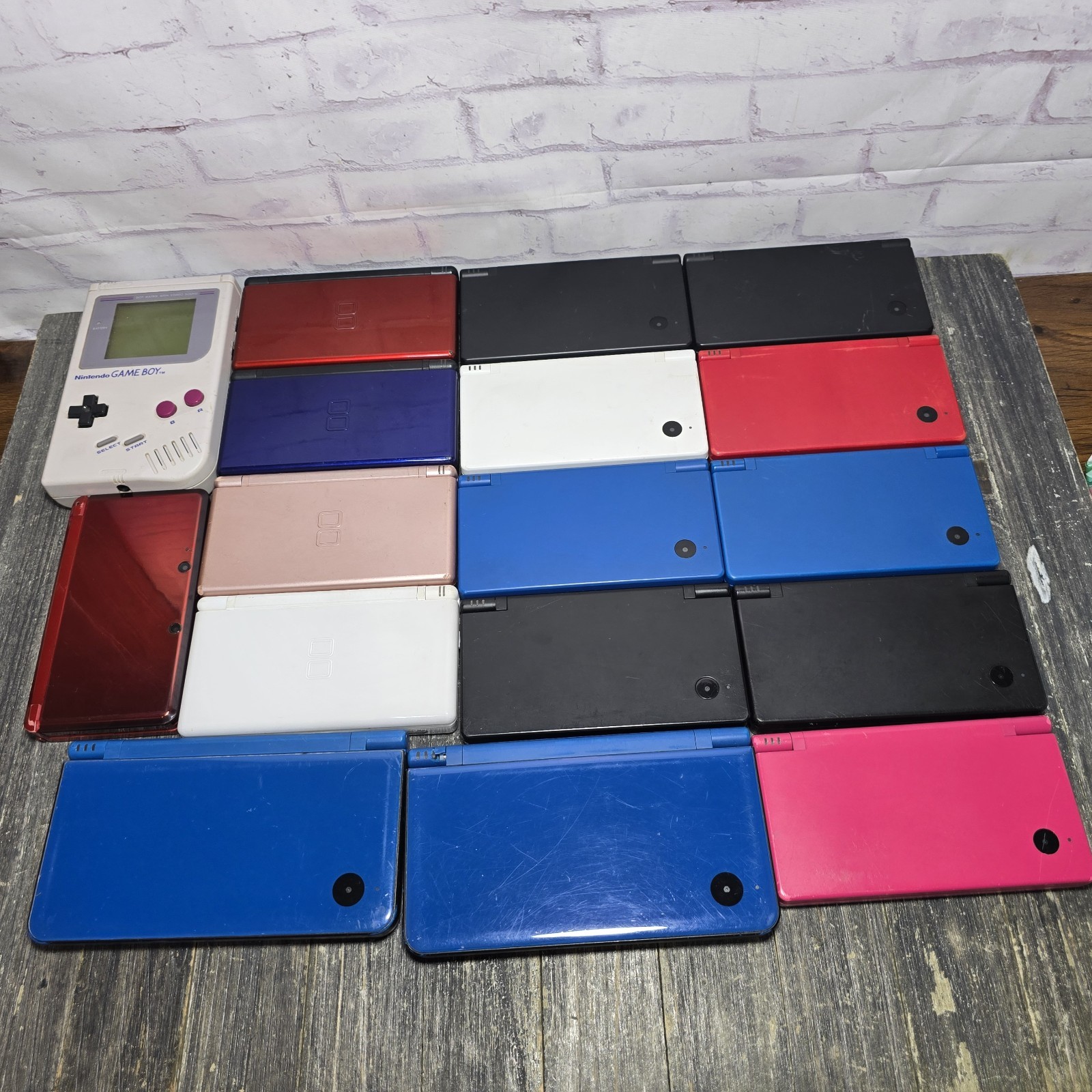 Nintendo DS Lite / DSi / 3DS Lot 17 Consoles – AS IS / Junk Condition