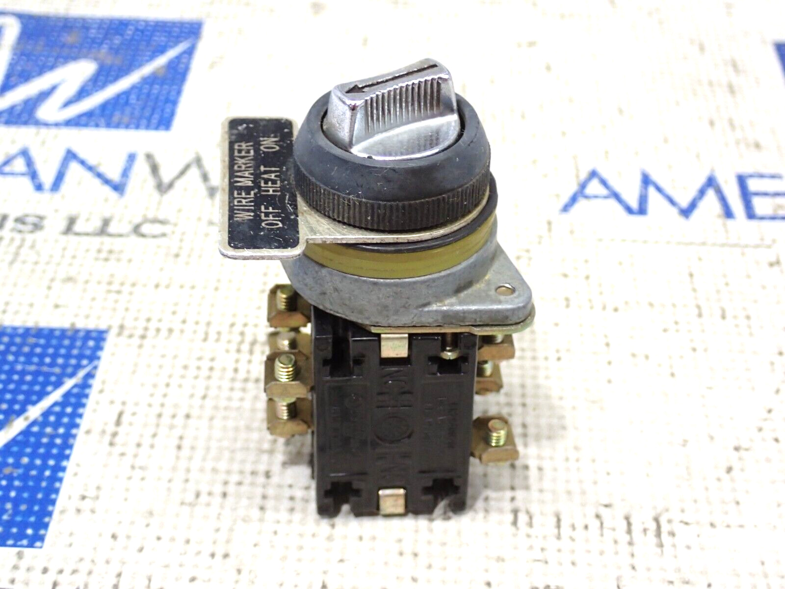 GE 3 Position Maintain Selector Switch With 2) CR2940U201 Contact Blocks