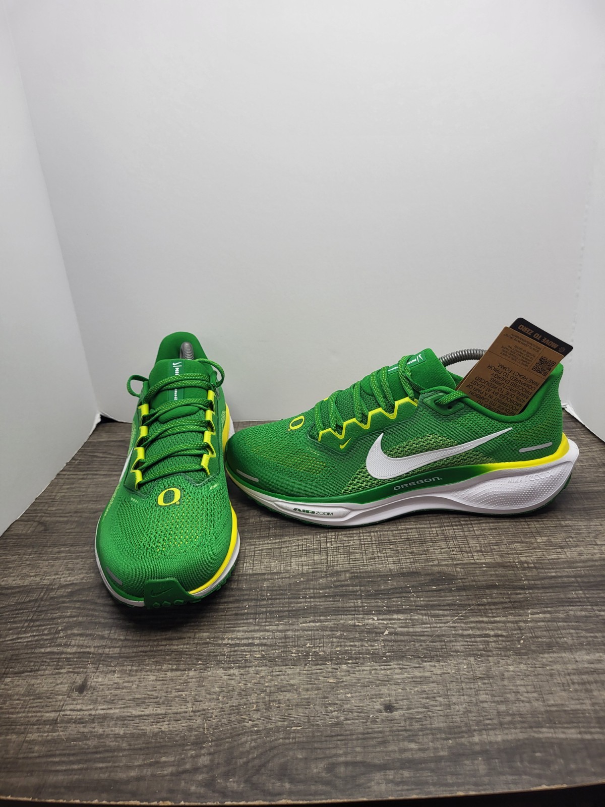 Nike Pegasus 41 Oregon Ducks PE Running Shoes Green Men's 9 FZ5138-300 NEW