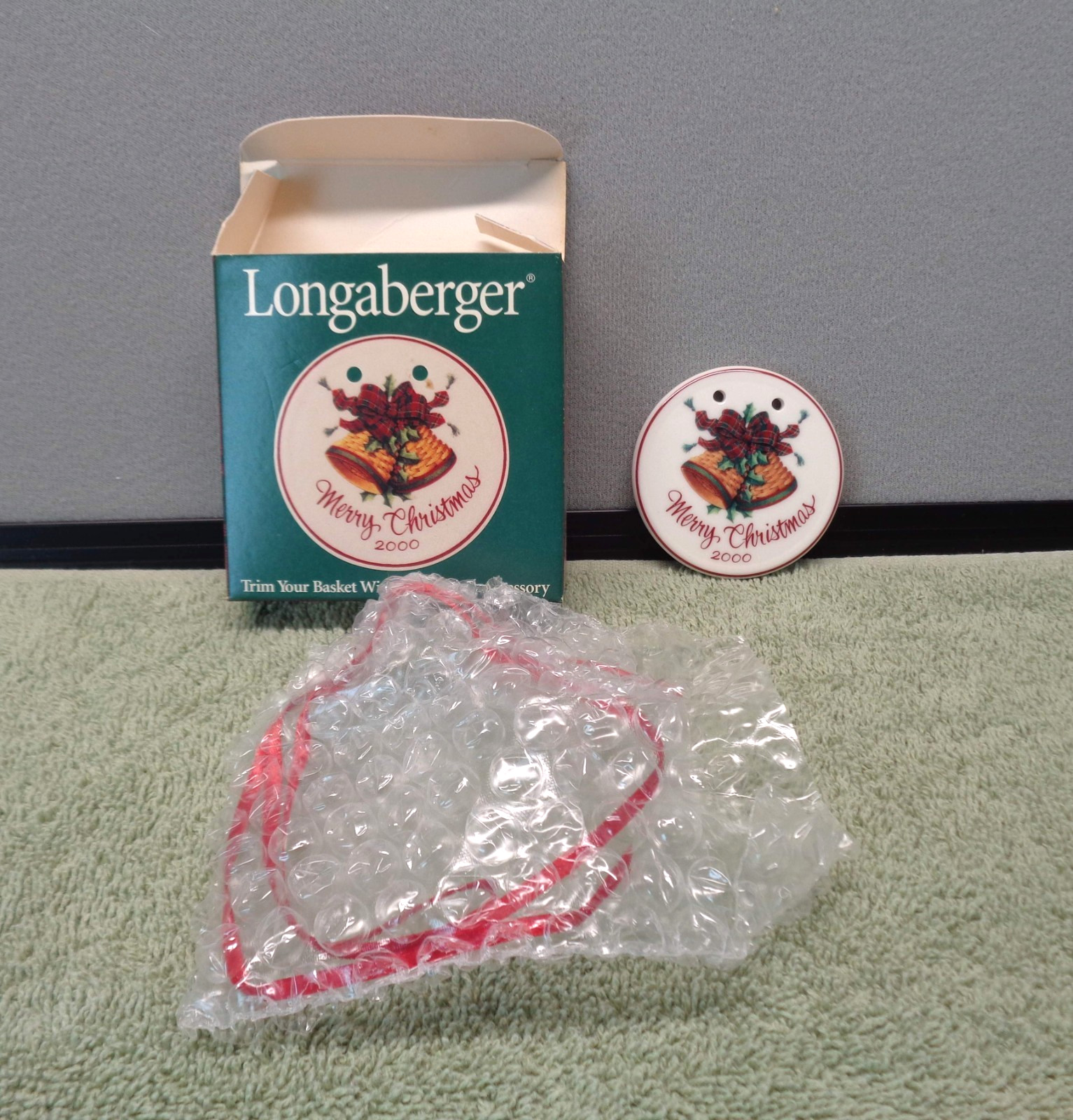 Longaberger Pottery 2000 Merry Christmas Tie On with Ribbon- Basket Accessory