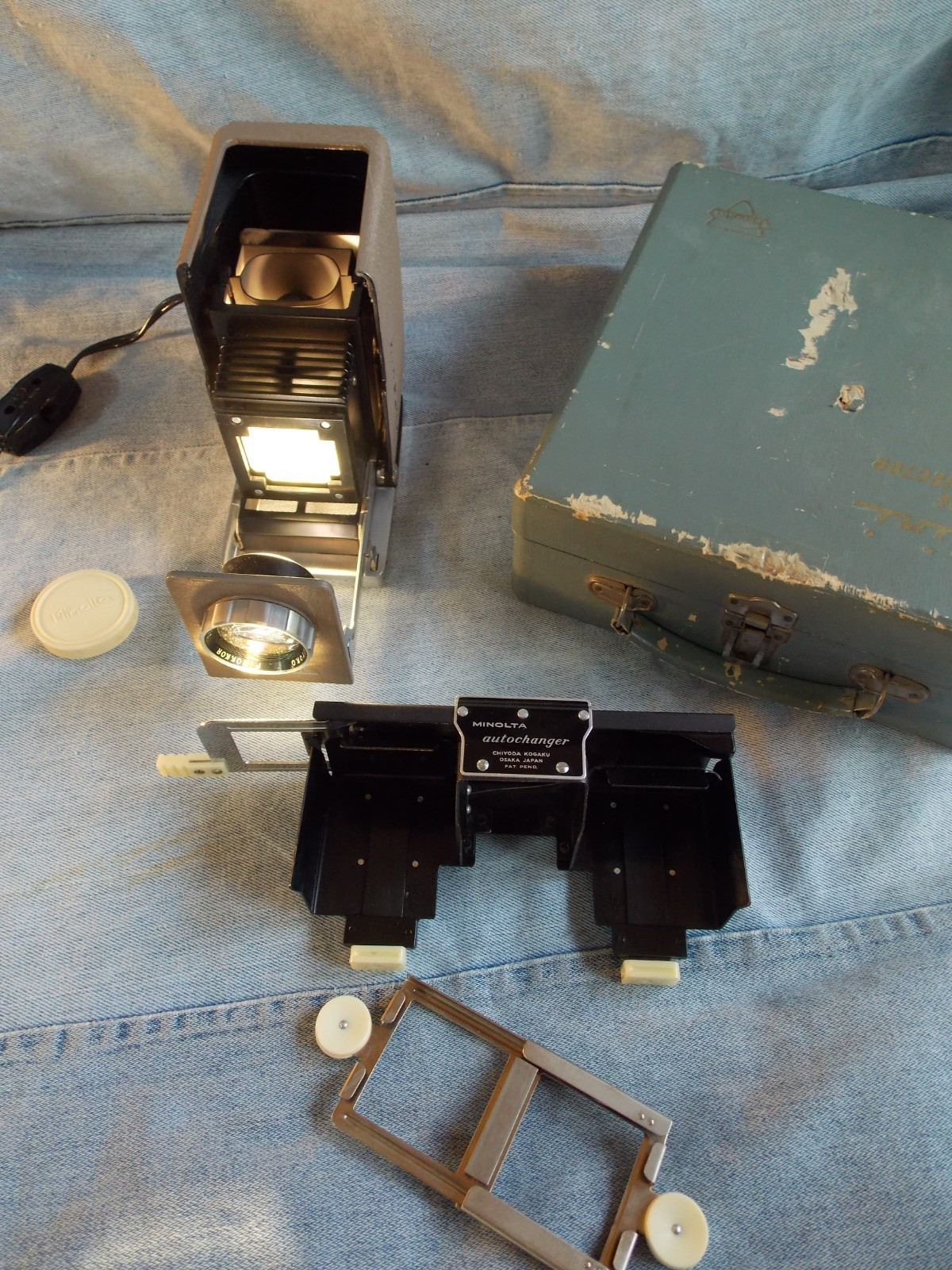 Vintage Minolta Mini Slide Projector Kit w/ Slide Changer & Auto Slide Changer