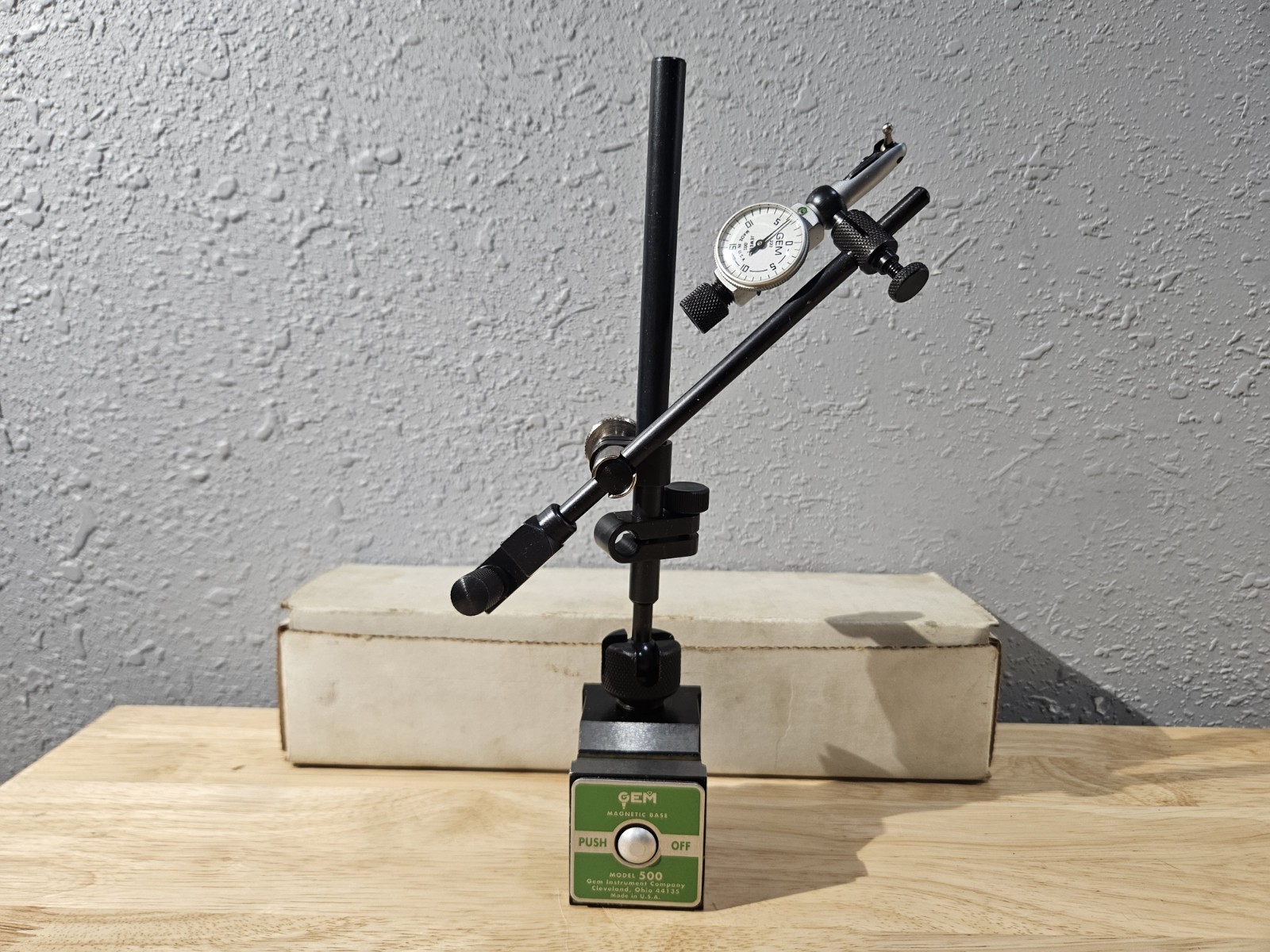 Gem Instrument Co. 500FA-22 Magnetic Base Holder And Pivot Idicator
