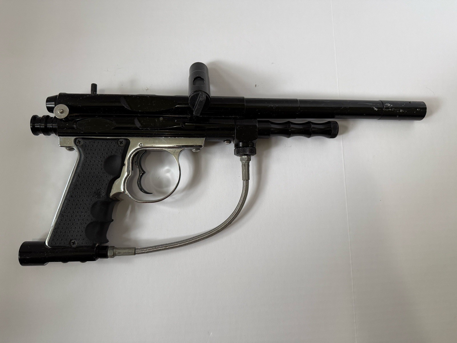 32 DEGREES REBEL DELUXE BLACK PAINTBALL MARKER