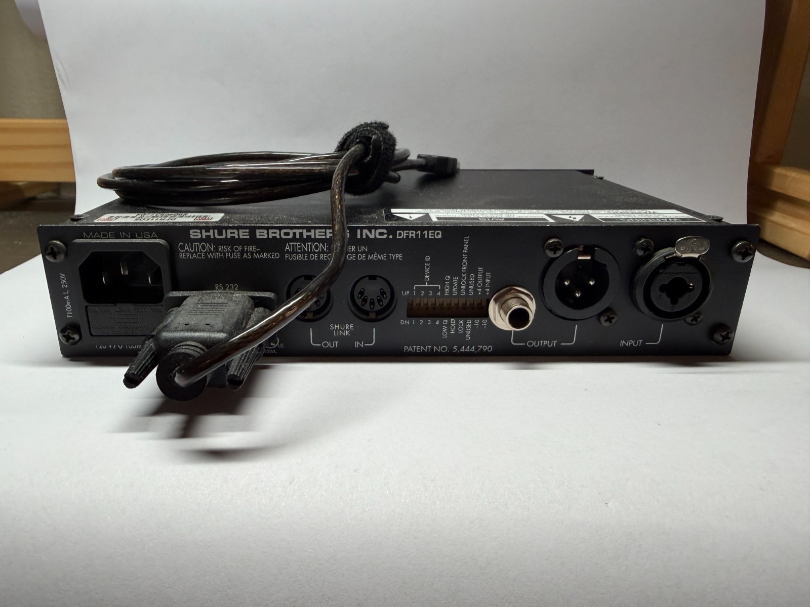 Shure DFR11EQ Digital EQ + Feedback Reducer, w/DSUB to USB Cable & IEC
