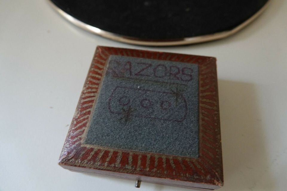 Razor Blade European Import Mystery Magic Trick Mentalism