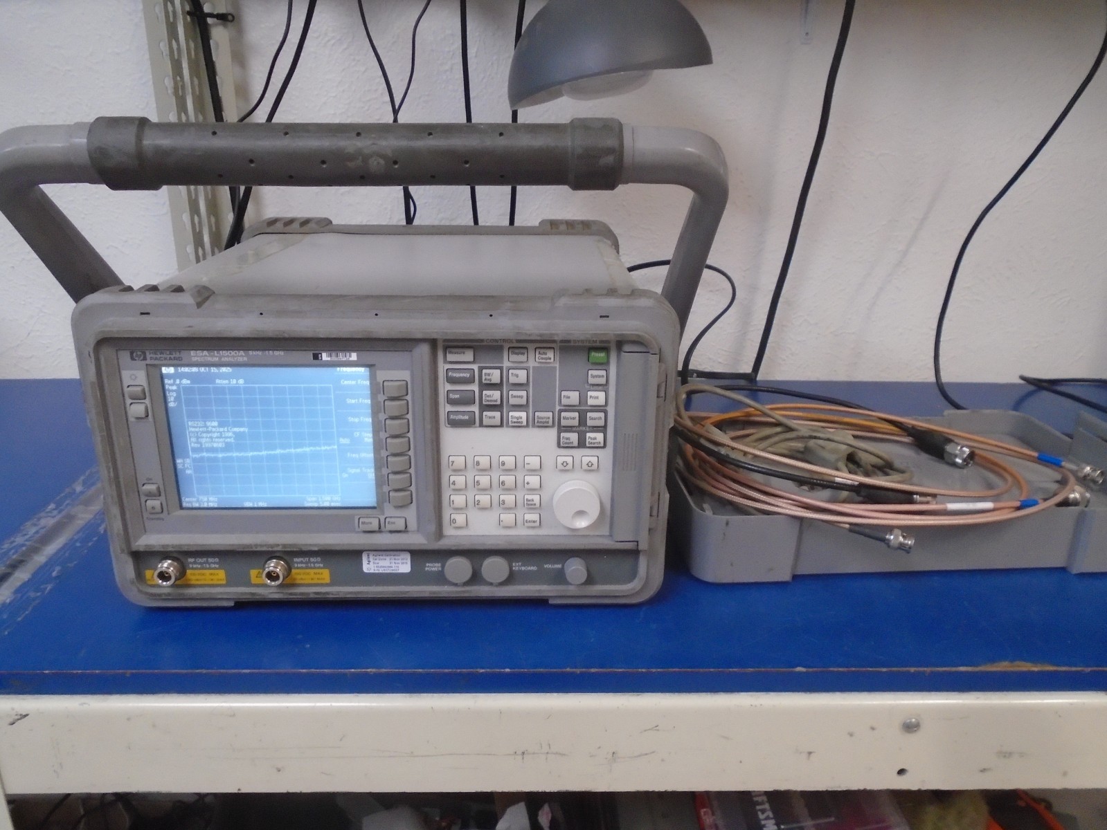 HP / Agilent E4411A ESA-L1500A Spectrum Analyzer 9kHz - 1.5GHz Option 1AX 1DN