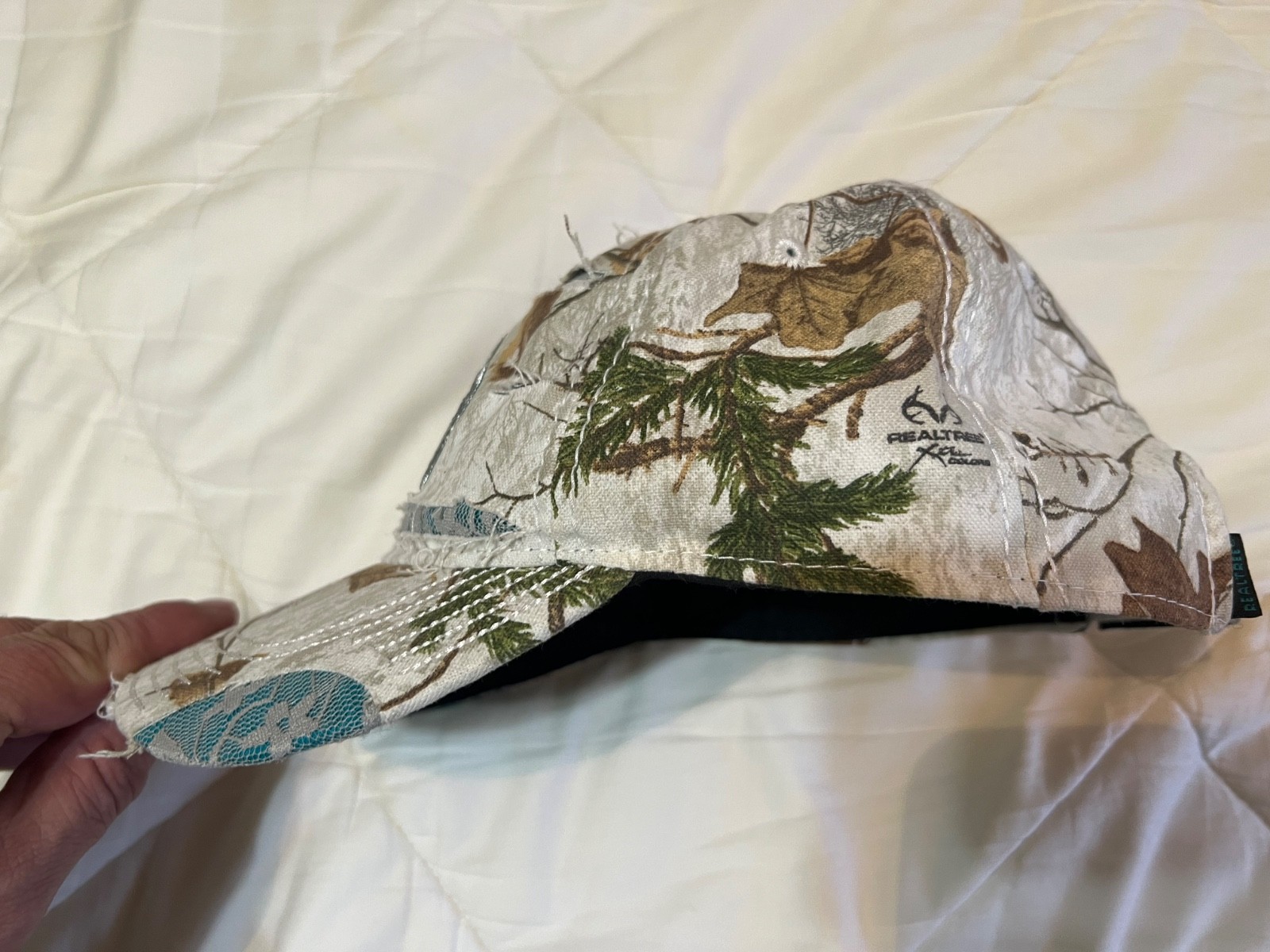 REALTREE DEER HUNTING LADIES WHITE WINTER CAMO Baseball Hat Cap distressed