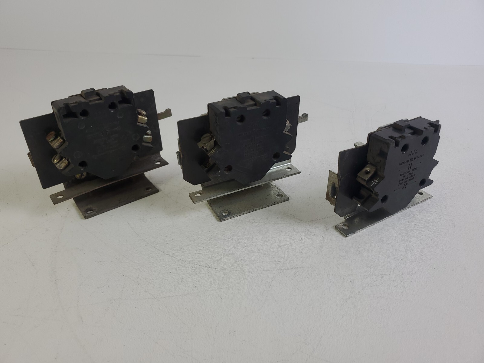 General Electric CR205X Auxiliary Contact Kit 600VAC PACK OF 3