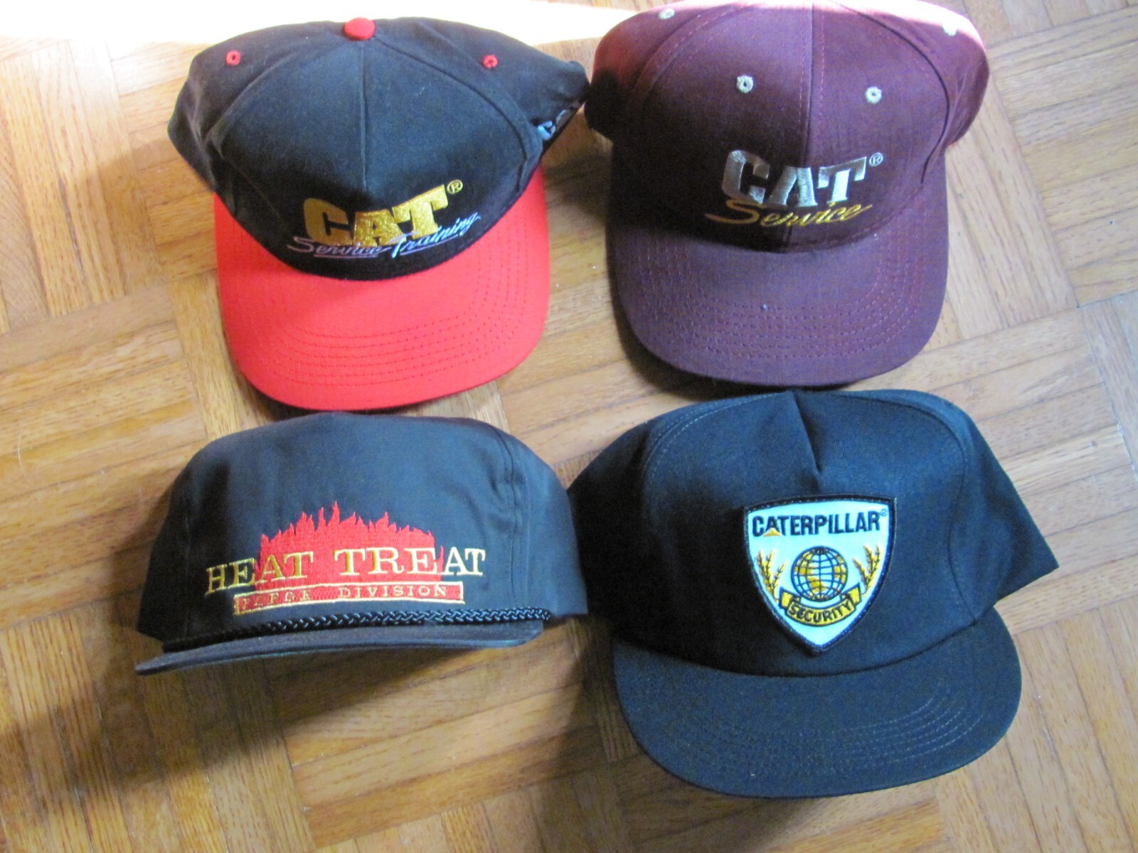 4 CATERPILLAR BASEBALL CAP SERVICE - TRAINING
