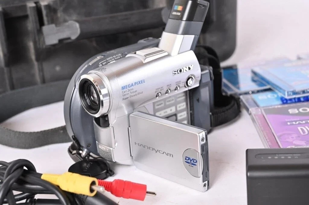 Sony Digital Video Camera Recorder DCR-DVD201 AS IS!!