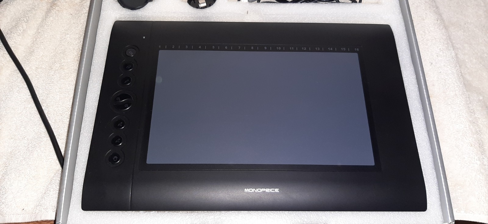 Monoprice 10 x 6.25-inch Graphic Drawing Tablet (4000 LPI, 200 RPS, 2048 Levels)