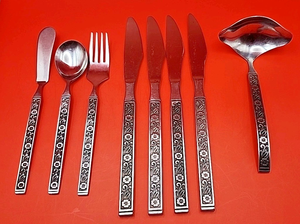 GOLD STANDARD NIGHT BLOSSOM (8)  Pieces Mixed Set Stainless See Photos