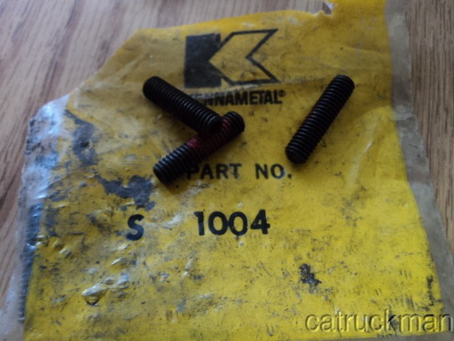 20pcs.  Kennametal S1004 #10-32  Set Screws w/ Locking Adhesive Band