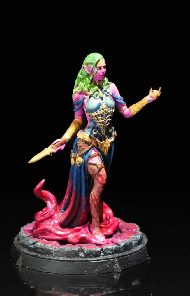 DnD Maude Lacroix Elven Queen Sorceress Mini 32mm Scale (unpainted)