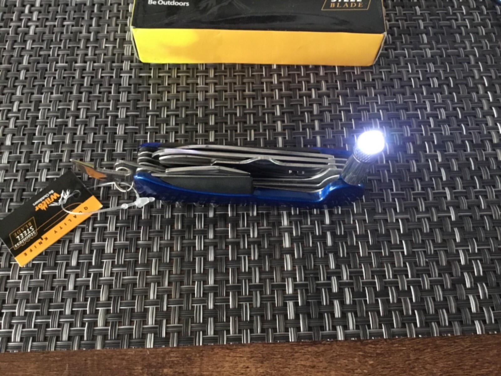 Wilcor multi tool pocket knife with light - blue