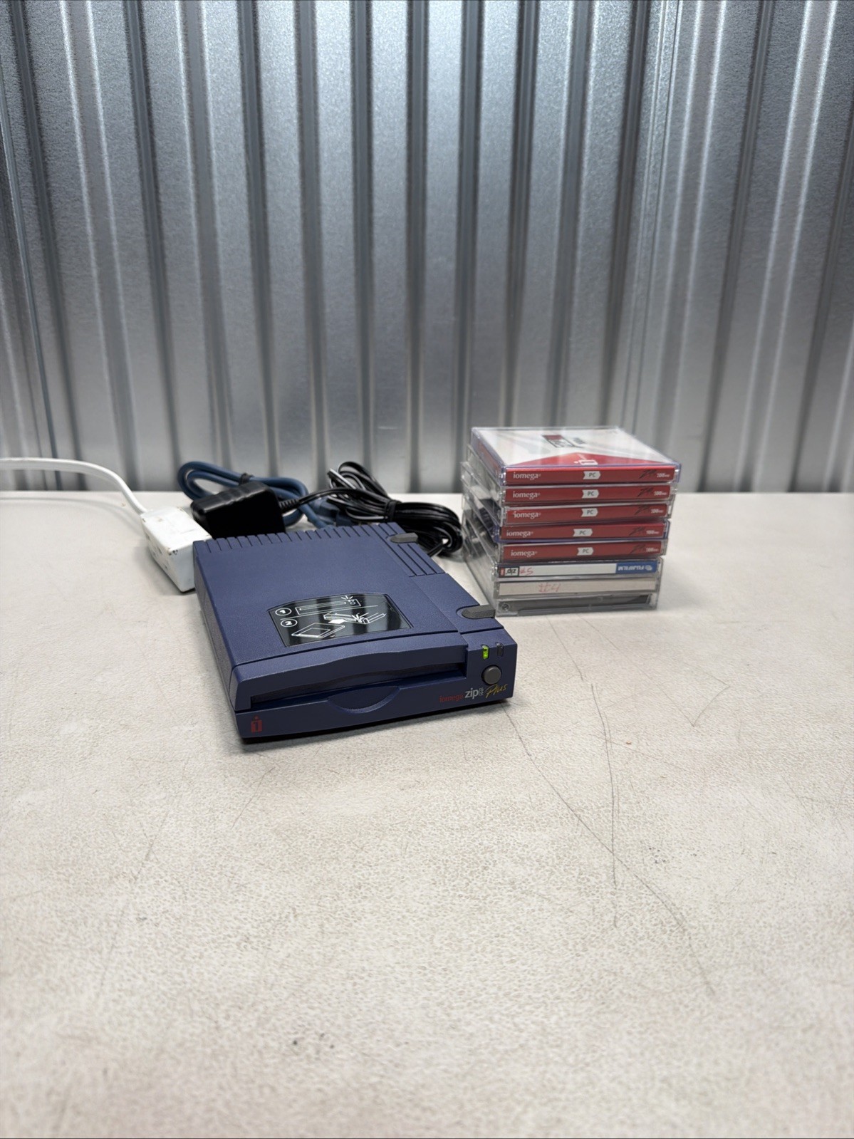 Iomega ZIP 100 Plus External Drive Z100PLUS Parallel Port w/ Disks