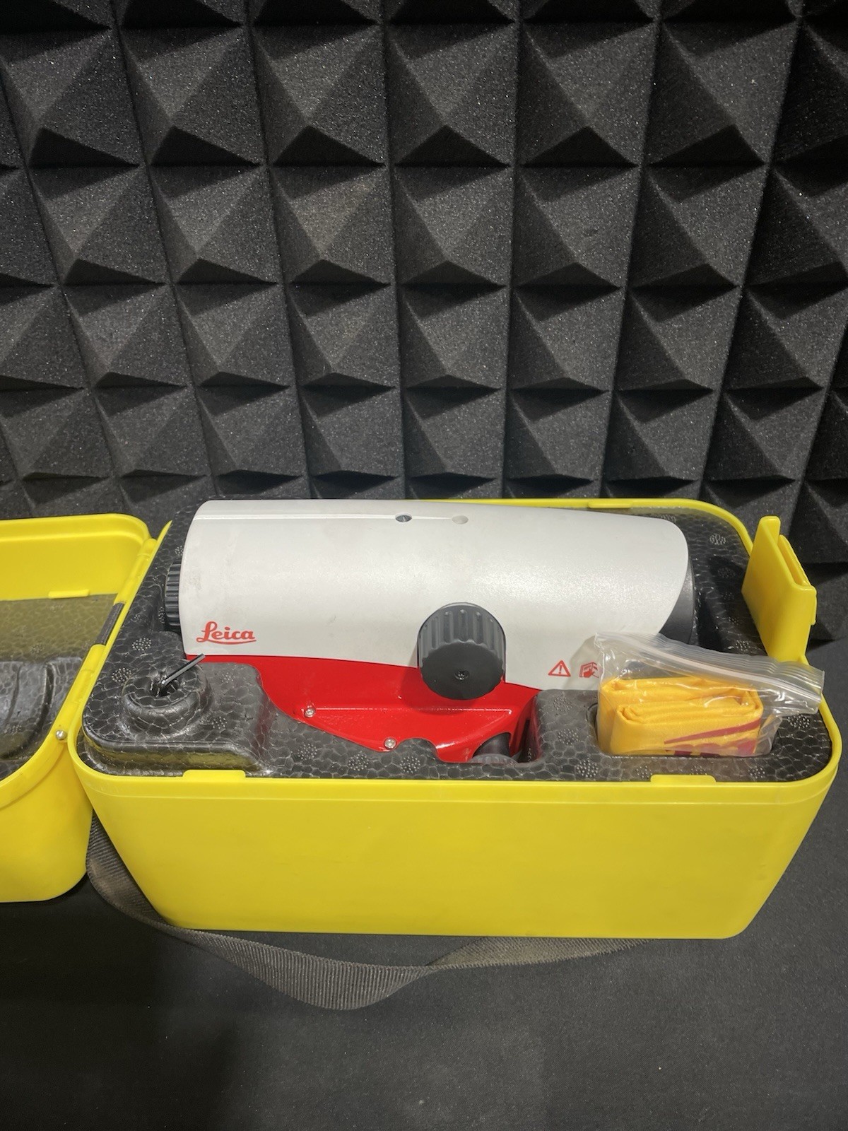 Leica NA724 Auto Level Surveying Optical Level Kit w/ Hard Case