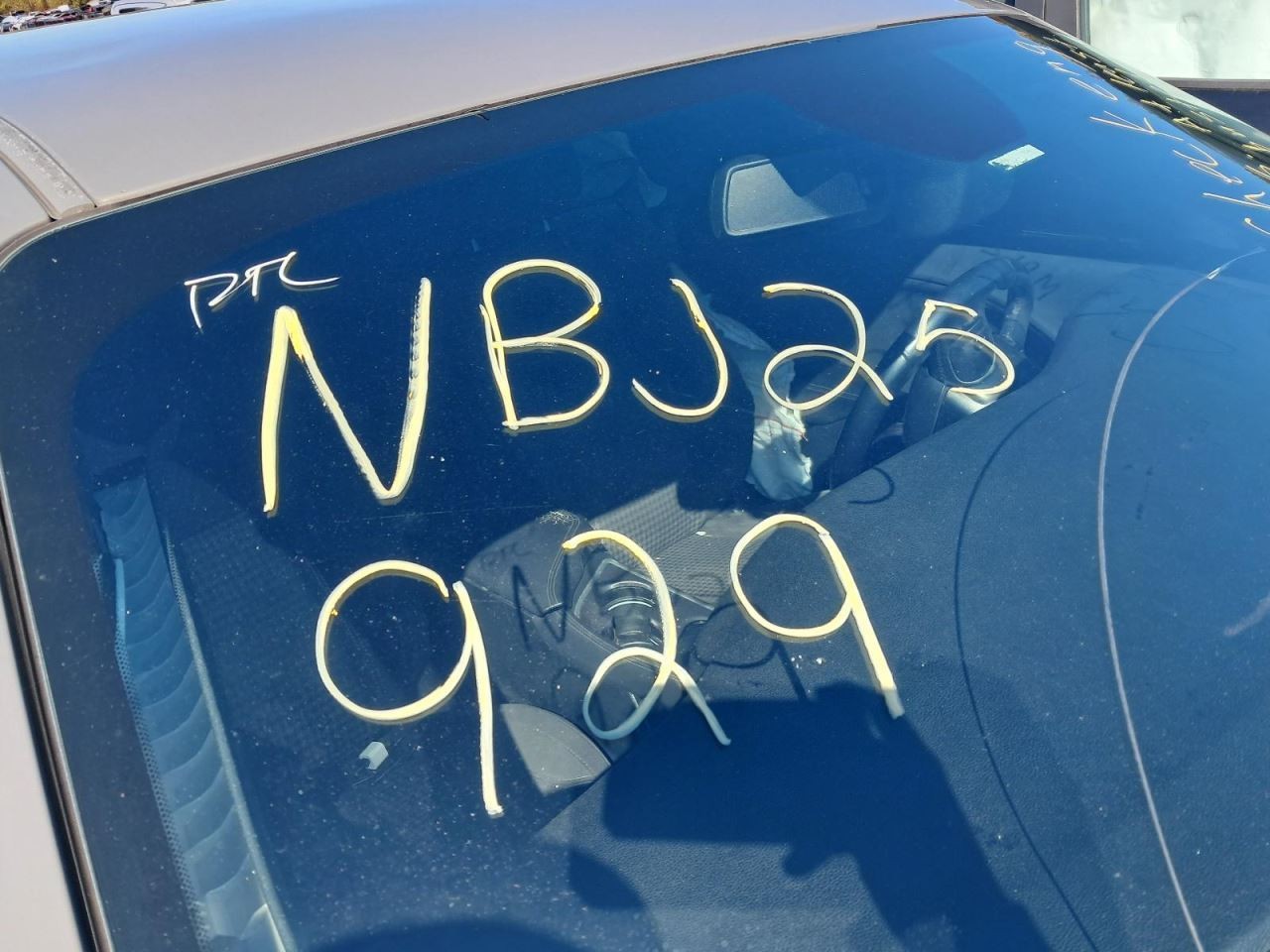 CHALLENGE 2019 Glove Box 4850429
