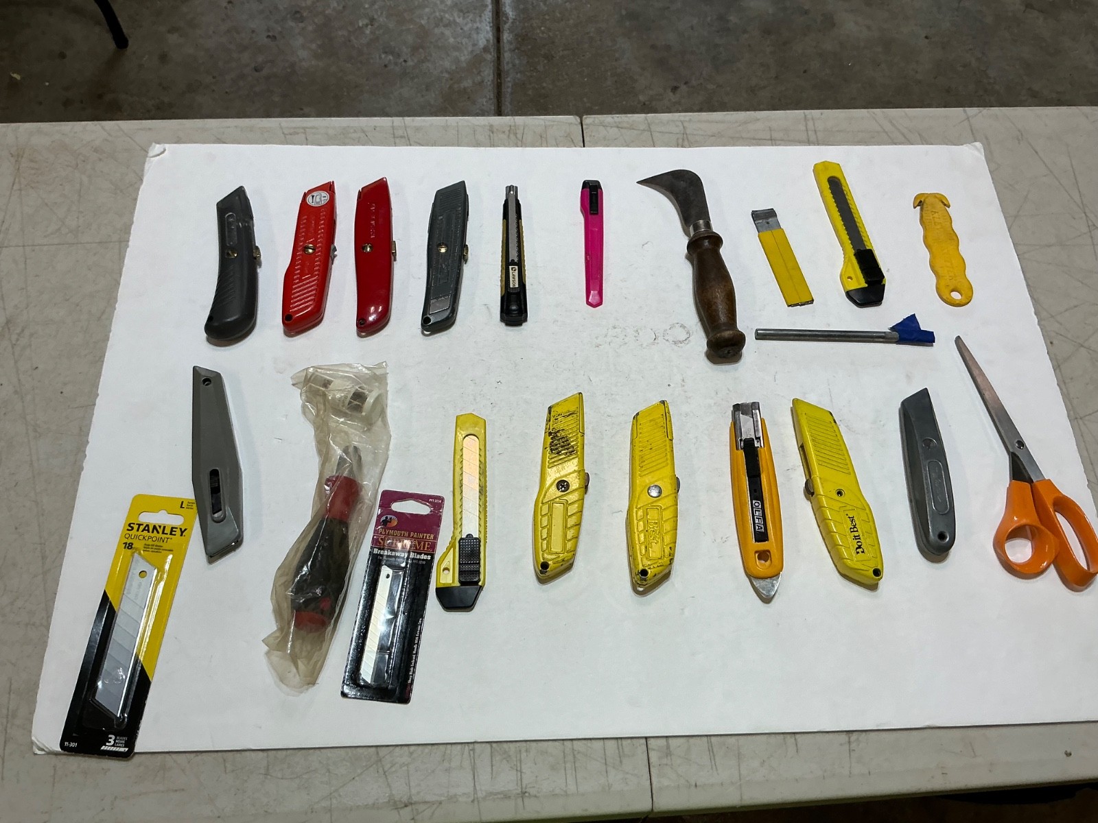18 Assorted razor knives all for $25 (Mat knives, utility knives, etc)