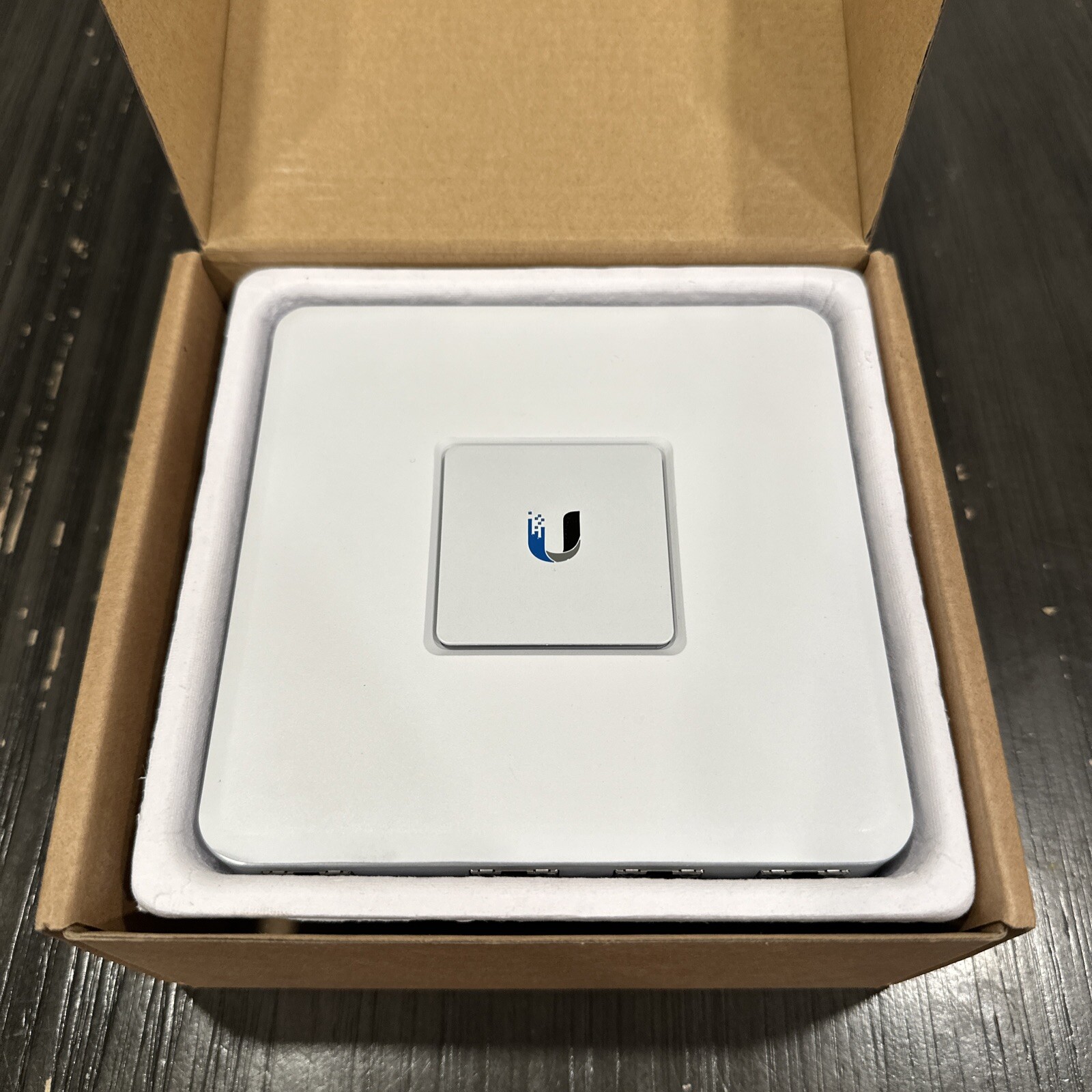 Ubiquiti Unifi Gigabit Security Gateway Router USG 1000Mbps New Opened Box