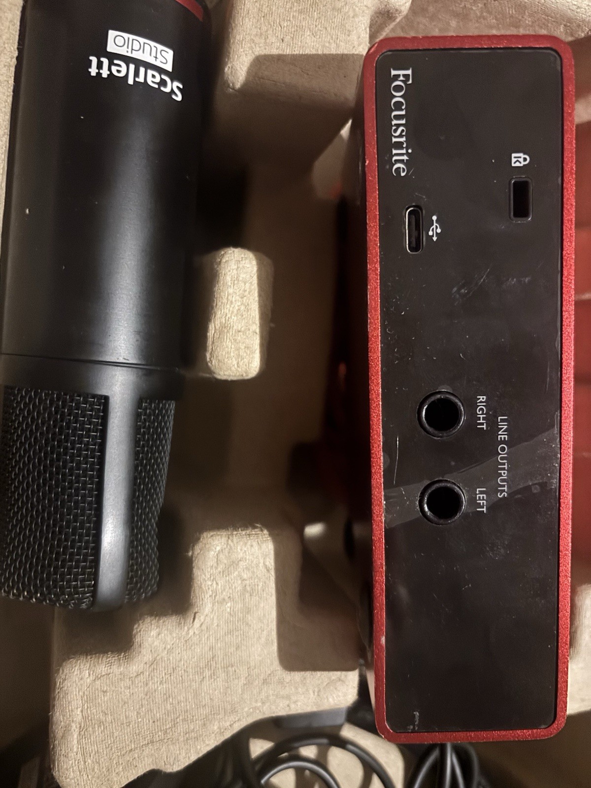 Focusrite Scarlett 2i2 Studio 3ªGen Interface, Mic, Headphones WITHOUT Clip/MIC