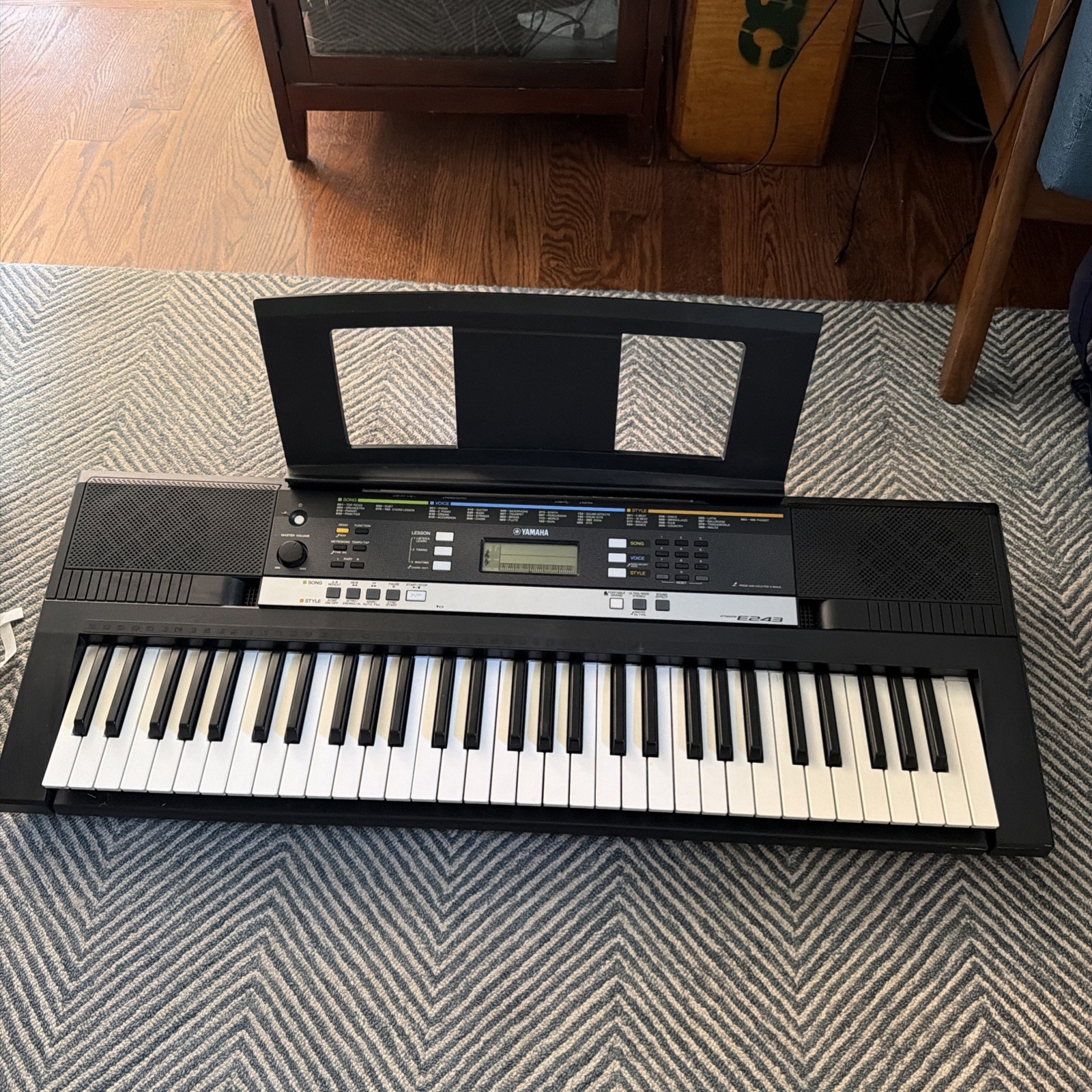 Yamaha PSR-E243 61-Key Digital Keyboard Piano Tested Works Music Stand Manual