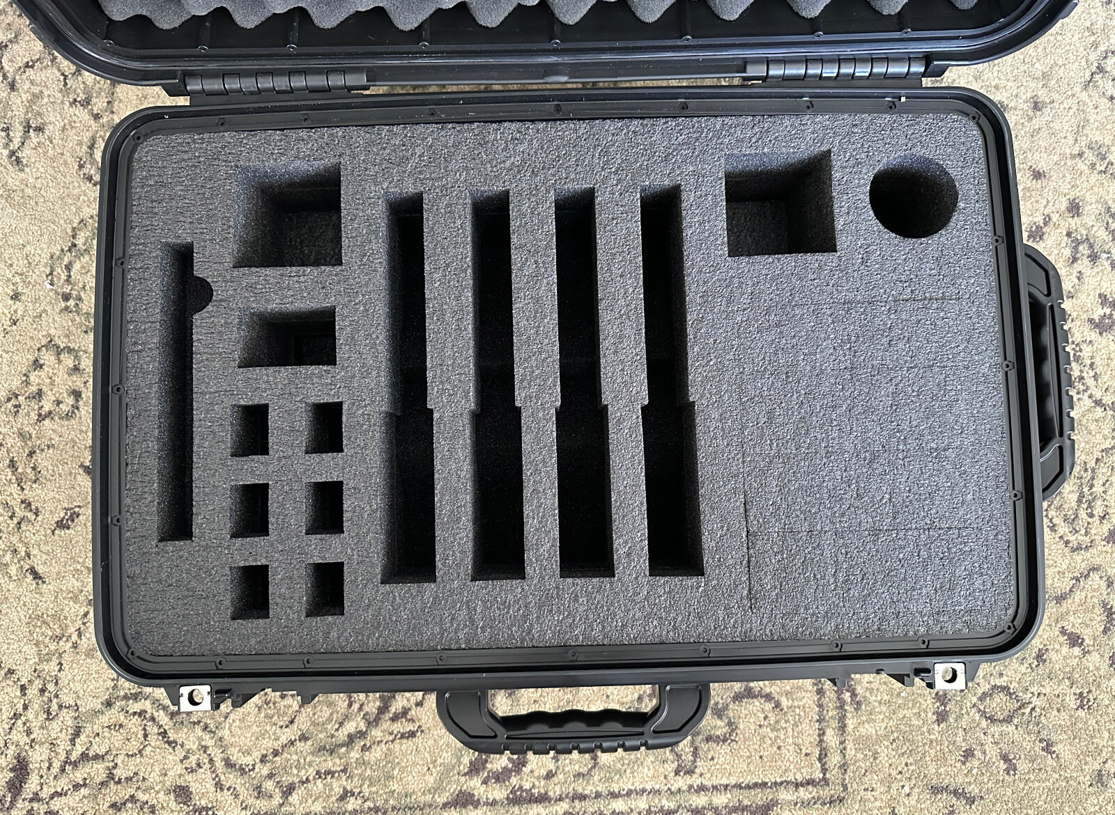 Quick Fire QF920RBKL Rolling Pistol Case Watertight w/ Locks: LARGE CAPACITY