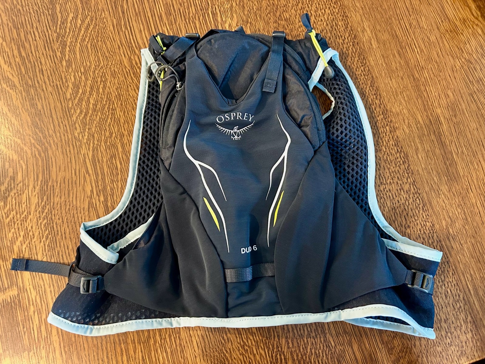 Osprey Duro 6 Running/Hiking hydration vest, Black.  Excellent Condition