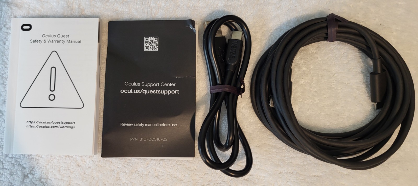 Oculus Quest VR Headset System 64GB w/ Controllers Cables Case Tested Working