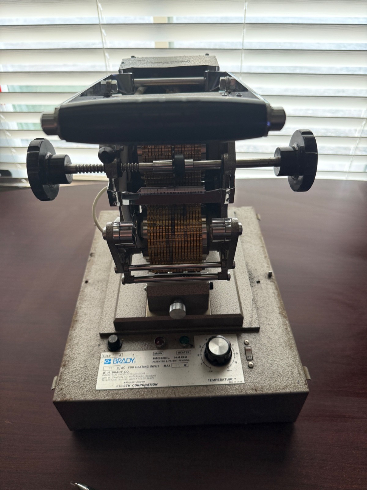 Brady Model H402