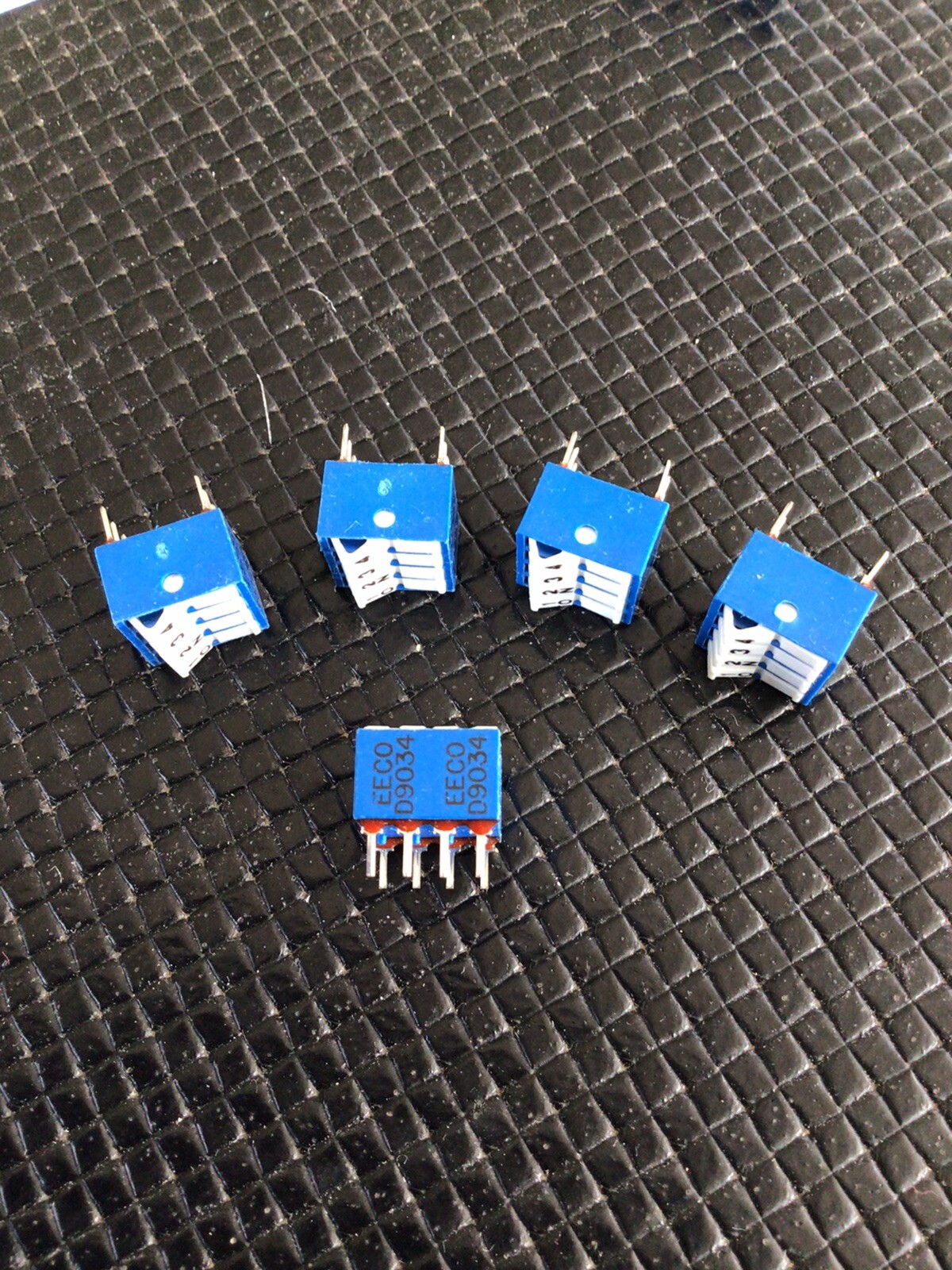 ( 14 PCs ) EECO 4 position 8 Dip Switch PCB mount, Excellent
